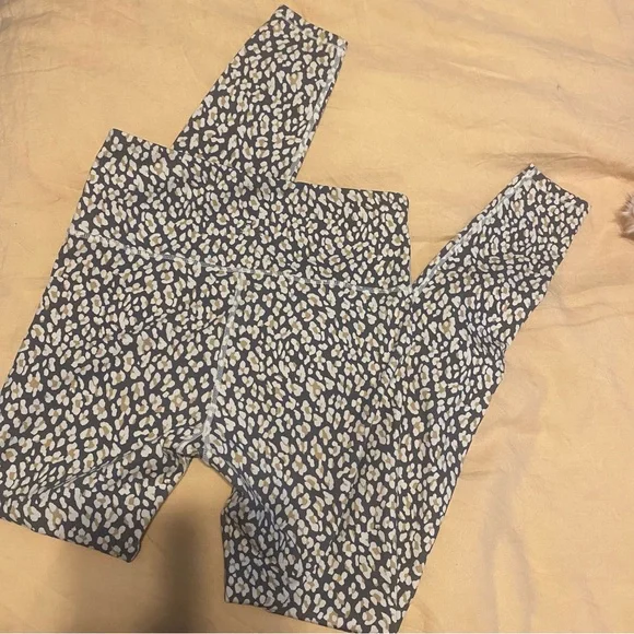 Luna Legging - Classic Leopard grey/beige- size small - Picture 5 of 6